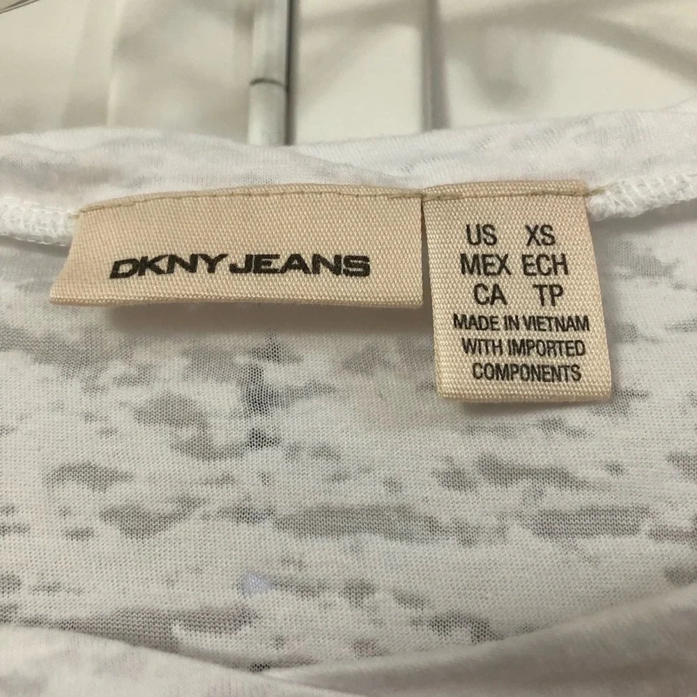 089 - DKNY T-Shirt Women’s XS - Picture 8 of 12